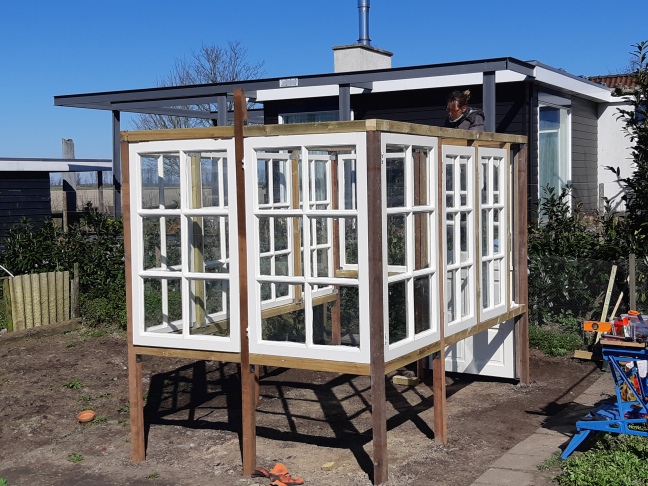 DIY: zelf een tuinkas of serre bouwen